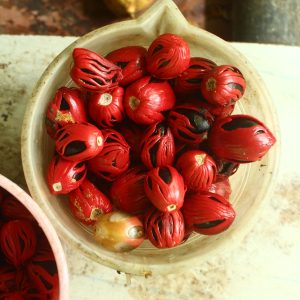 Whole nutmeg with mace